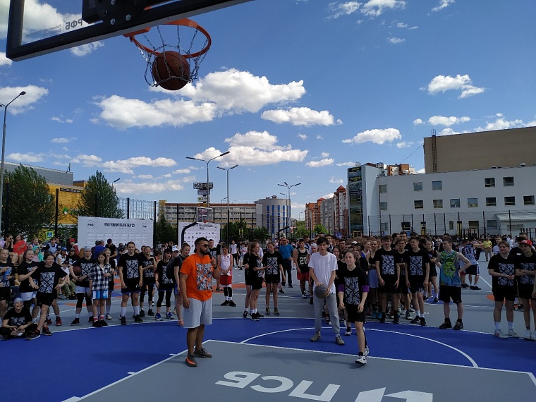 На открытие центра уличного баскетбола мирового уровня в Тюмень приехал Андрей Кириленко