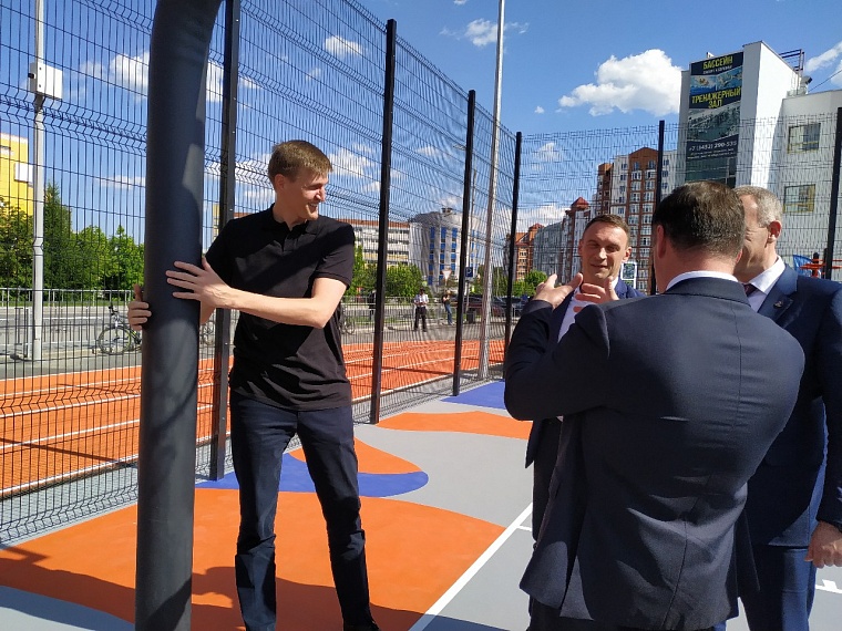 На открытие центра уличного баскетбола мирового уровня в Тюмень приехал Андрей Кириленко