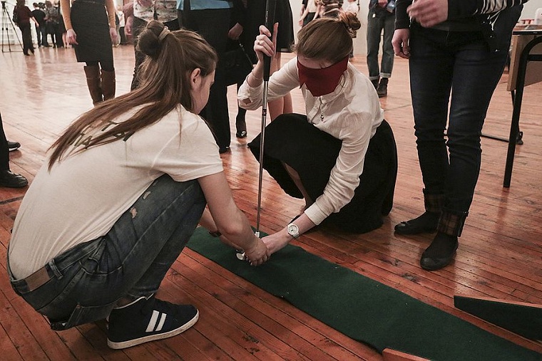 Тюменским студентам показали мир глазами слепых