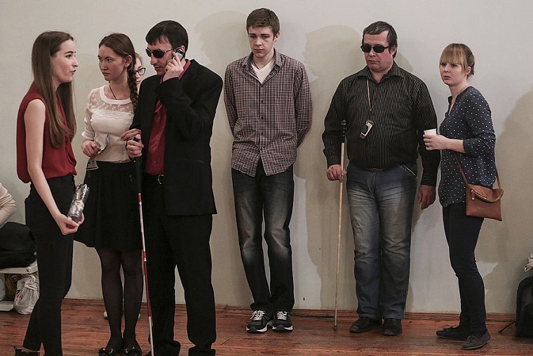 Тюменским студентам показали мир глазами слепых