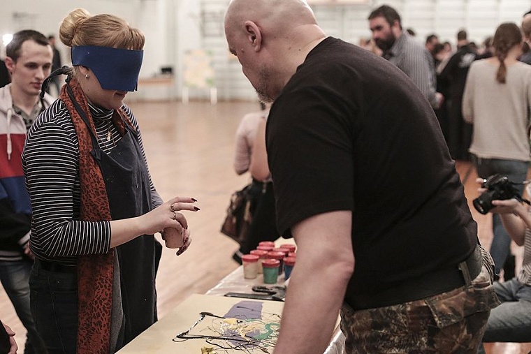 Тюменским студентам показали мир глазами слепых