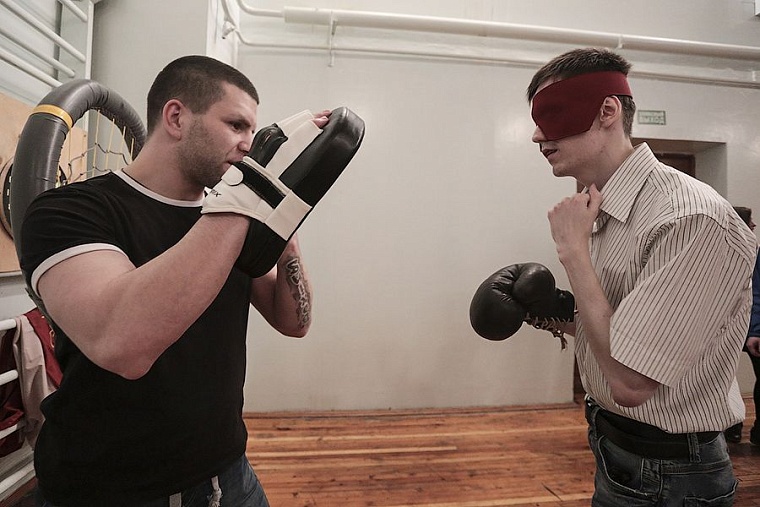 Тюменским студентам показали мир глазами слепых