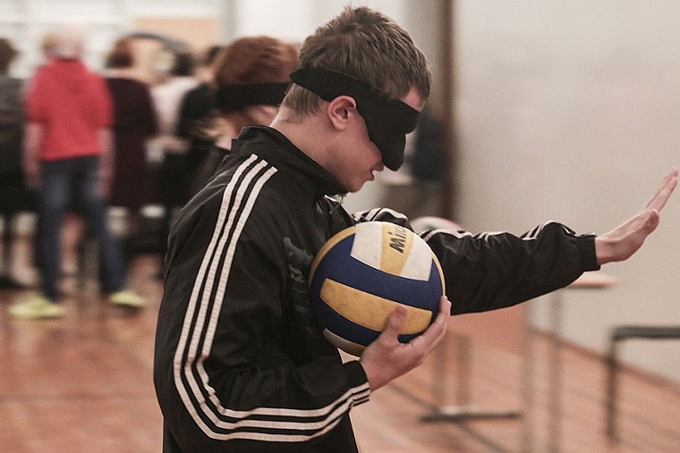 Тюменским студентам показали мир глазами слепых