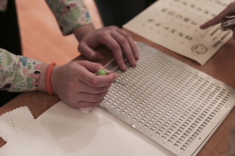 Тюменским студентам показали мир глазами слепых