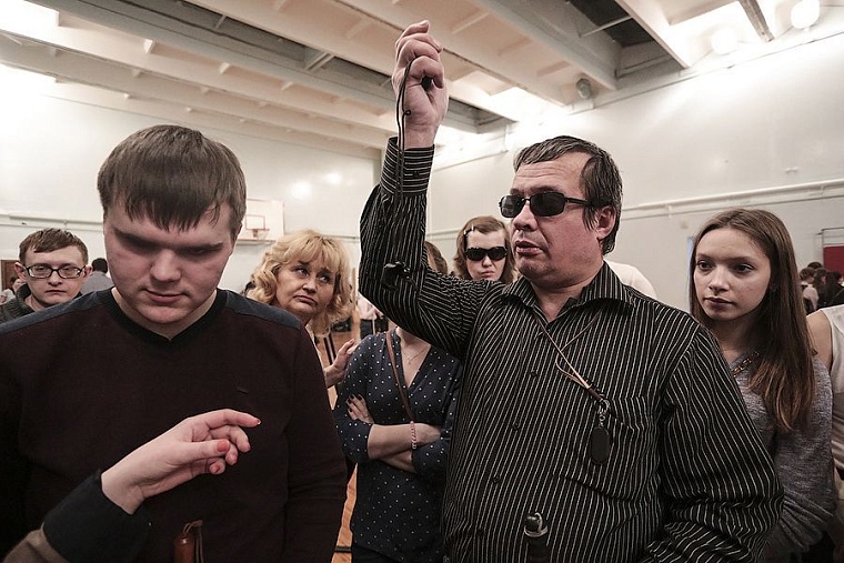 Тюменским студентам показали мир глазами слепых