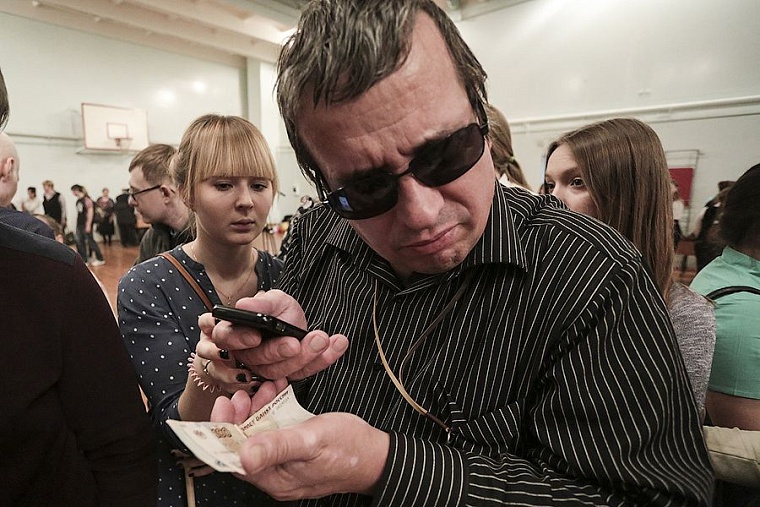 Тюменским студентам показали мир глазами слепых