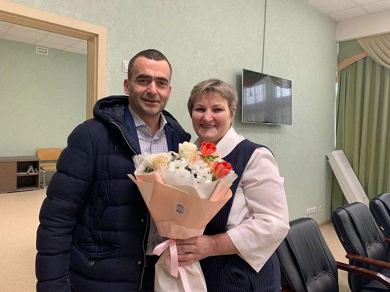 Депутаты Тюменской городской думы вручили благодарственные письма сотрудницам сферы образования