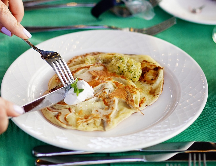 За столом с Распутиным: тюменцев угостили блюдами из меню легендарного земляка