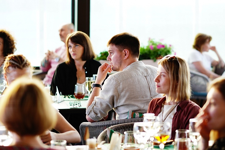 За столом с Распутиным: тюменцев угостили блюдами из меню легендарного земляка