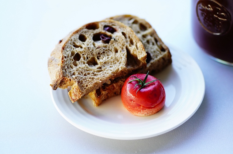 За столом с Распутиным: тюменцев угостили блюдами из меню легендарного земляка