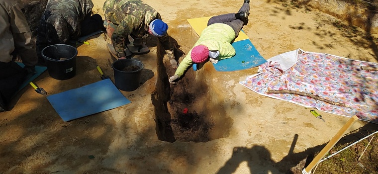 На Ямале обнаружили многовековые останки младенца с серебряной маской