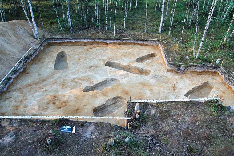 На Ямале обнаружили многовековые останки младенца с серебряной маской