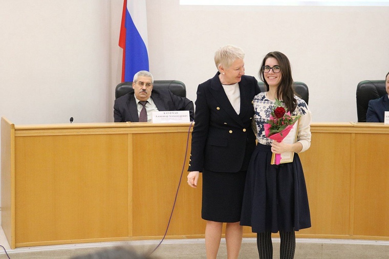 В городской администрации чествовали лучшие организации Тюмени, трудоустроившие подростков