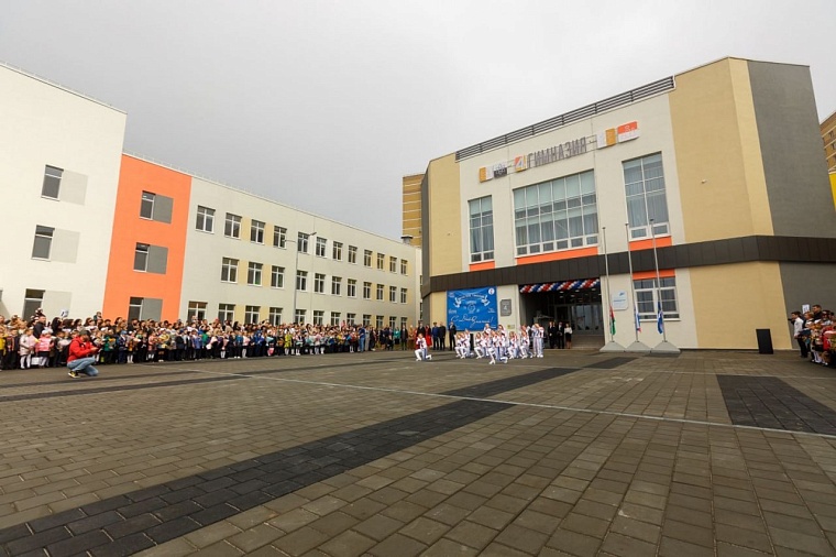 В новой гимназии в Ямальском-2 есть свой радиоузел и кабинет кулинарии