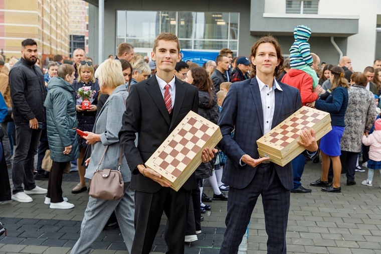 В новой гимназии в Ямальском-2 есть свой радиоузел и кабинет кулинарии