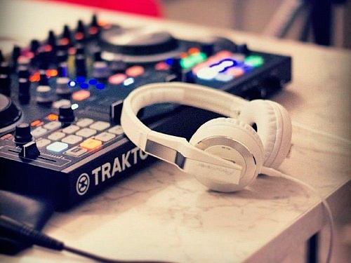 Афиша на уик-энд: «Яйцефест», авиашоу в Плеханово и уличный битбокс