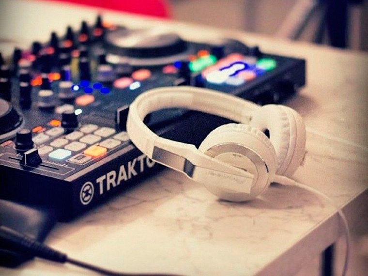 Афиша на уик-энд: «Яйцефест», авиашоу в Плеханово и уличный битбокс