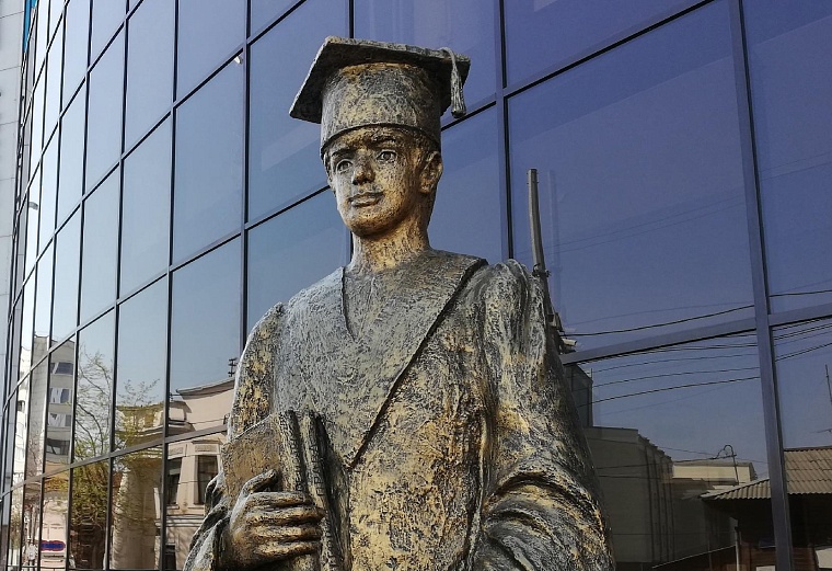 Абитуриент-2023: сегодня последний день подачи оригиналов аттестатов в вузы для поступления