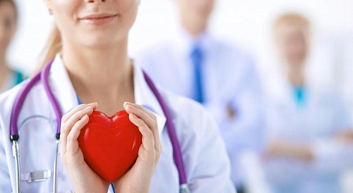 Медработники-женщины поздравляют коллег с Днем защитника Отечества