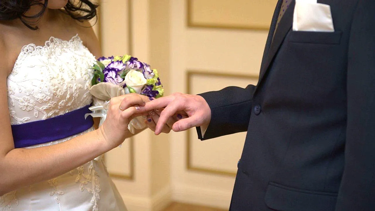 В ЯНАО досрочно начали выдавать сертификаты молодоженам на медобследование