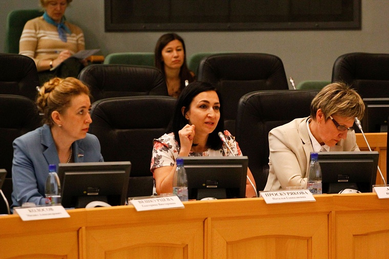 Проскурякова призвала городской департамент образования тщательнее выбирать партнеров