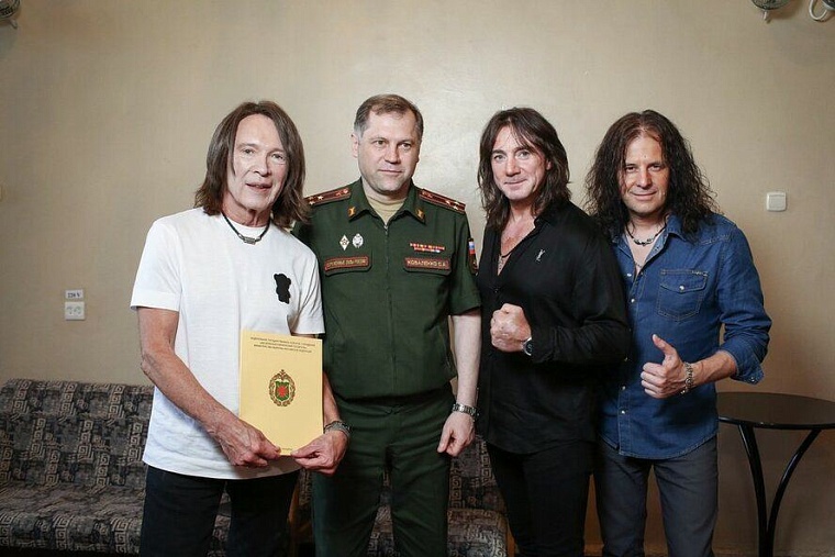 В Петербурге военнослужащим вручили первые денежные сертификаты от звёзд за подбитые танки