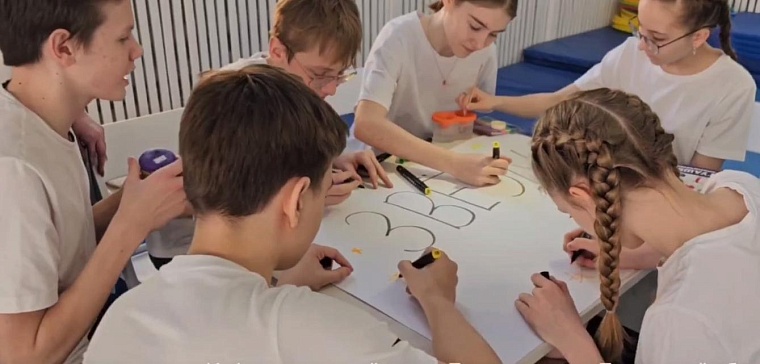 Тюменские школьники готовятся к марафону «Поющий город» и акции «Будь первым»