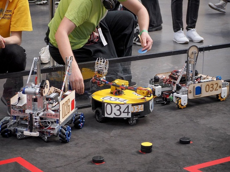 Тюменские ребята создали робота для сортировки и доставки золотых самородков