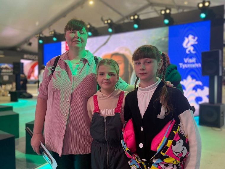 «Тянет в Сибирь»: москвичи — о Дне Тюменской области на ВДНХ