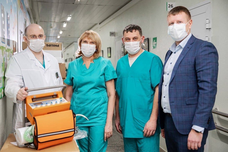 Ковидному госпиталю в Тюмени подарили четыре аппарата ИВЛ