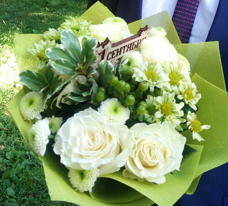 Как правильно выбрать живые цветы на 1 сентября: советы экспертов