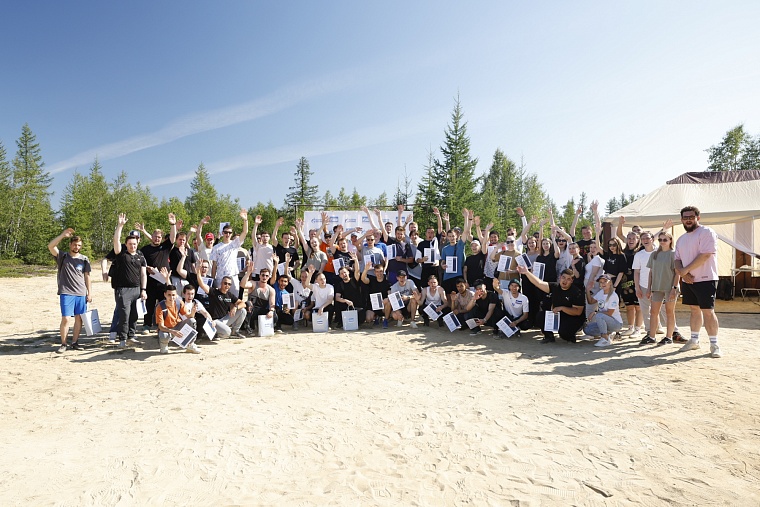 Молодые специалисты ООО «Газпром добыча Уренгой» с дипломами участников тренинга «СТАРТ»