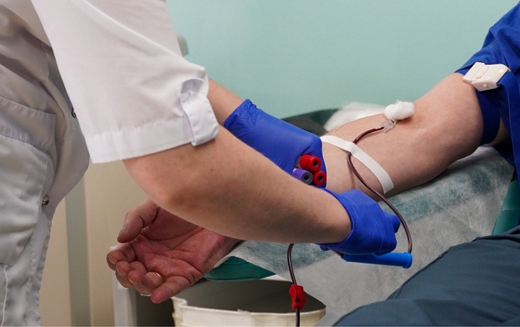 Тюменские сотрудники МЧС стали участниками акции по сдаче донорской крови