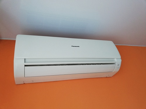 Неприятные последствия длительного использования кондиционера в офисе назвал эксперт