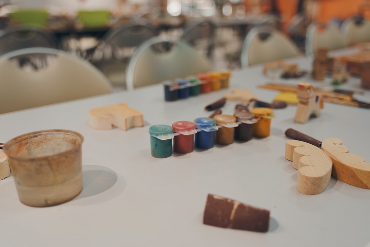 Святослав Шитов провел в Тюмени мастер-класс по изготовлению сибирской игрушки