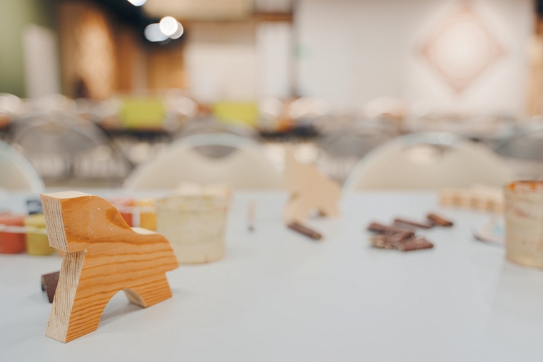 Святослав Шитов провел в Тюмени мастер-класс по изготовлению сибирской игрушки