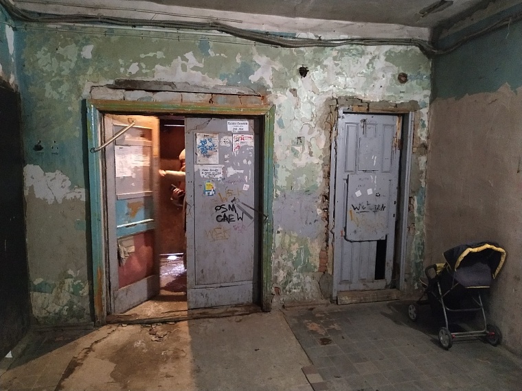 В Тюмени начали юридический этап сноса аварийки, на которую дети жаловались президенту