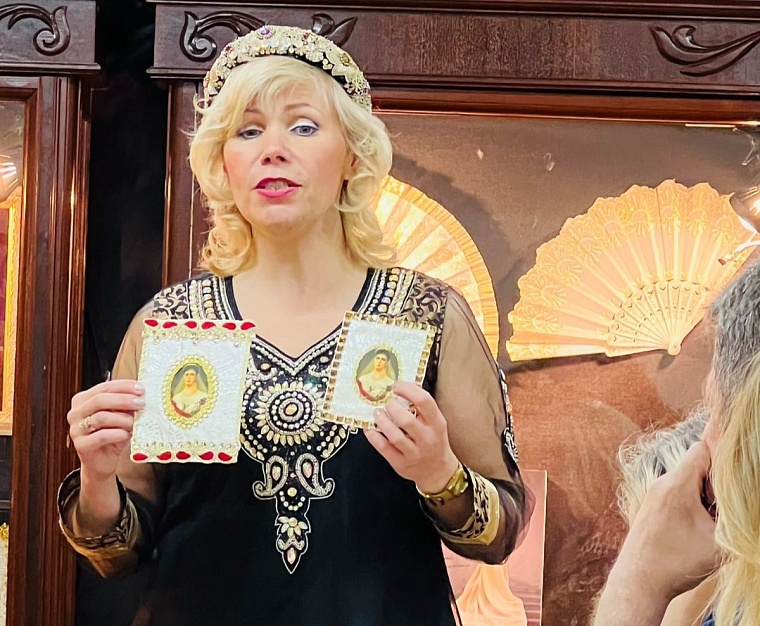 Выставка золотного шитья в Доме Машарова поразила тюменцев и гостей города