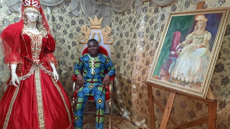 Выставка золотного шитья в Доме Машарова поразила тюменцев и гостей города