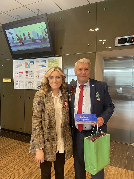 Совет ветеранов Союза журналистов Тюменской области возложил цветы к мемориалу «Прощание»