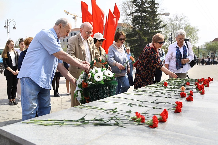 Совет ветеранов Союза журналистов Тюменской области возложил цветы к мемориалу «Прощание»