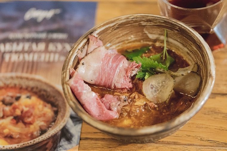 Икряники с копченой сметаной: на Историческом ужине в Тюмени пробовали блюда забытой кухни