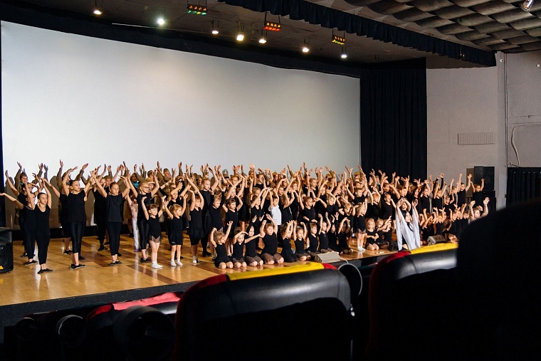 Танцы победы. В Ялуторовском центре «Точка» прошел памятный концерт