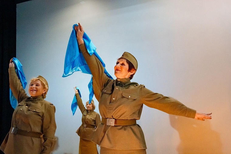 Танцы победы. В Ялуторовском центре «Точка» прошел памятный концерт