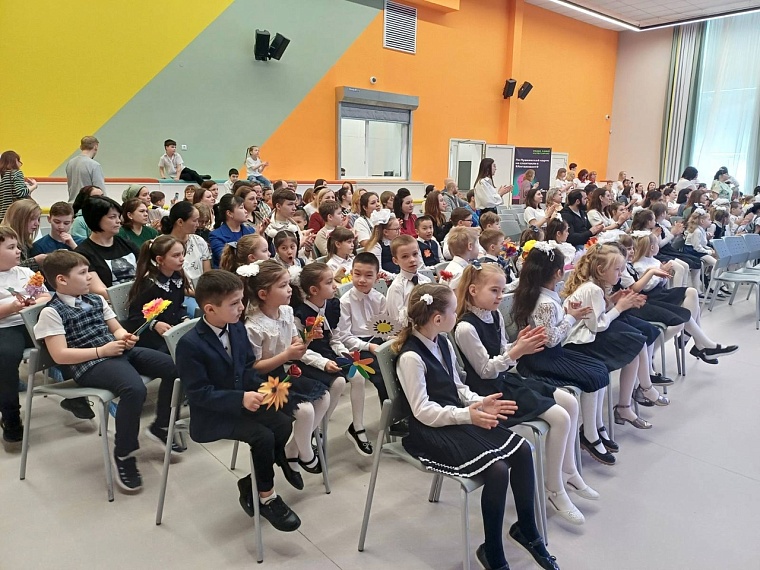 В спортивной акции "Будь первым!" тюменские ребятишки участвуют вместе с родителями