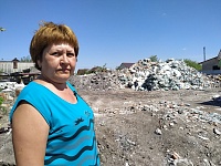 Дачники в шоке: в СНТ "Малинка" у соседа на участке выросли горы строительного мусора