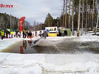 Тюменцы на сноубордах искупались в ледяной воде