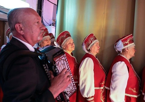 В ДК "Поиск" тюменцам подарили весеннее настроение