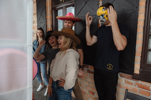 Тюменцы смогут поймать волну и выиграть умную колонку