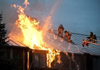 Почему горят дома: тюменские пожарные назвали основные причины пожаров